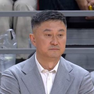 爱游戏体育app-主动辞职？球迷喊下课，杜锋发声，做出意外决定，广东队官方表态