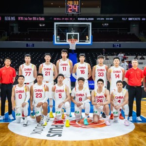 爱游戏体育app-焦泊乔登场30秒，中国男篮上半场12人全部轮换登场